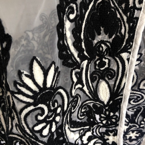 Crochet embroidered detailed Mesh Kimono Black and white Size M Swim Cover Up - Picture 3 of 9